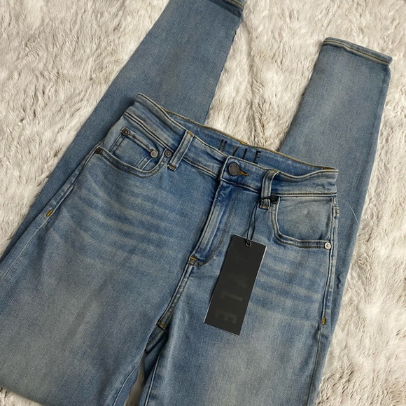 NWT Women Skinny Jeans | High-Rise Skinny Jeans | Light-Wash High Rise Jeans - Picture 13 of 13